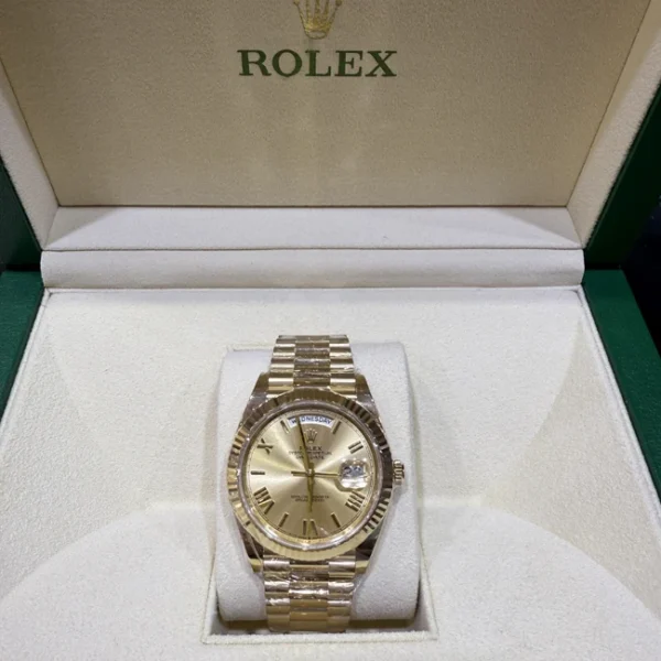 Rolex Day-Date 40 Yellow Gold Champagne Roman 228238 - Front