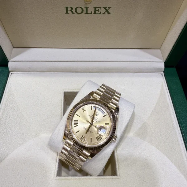 Rolex Day-Date 40 Yellow Gold Champagne Roman 228238 - Top view