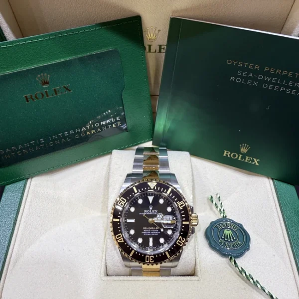 Rolex Sea-Dweller Yellow Gold Oystersteel Black 126603 - Full set