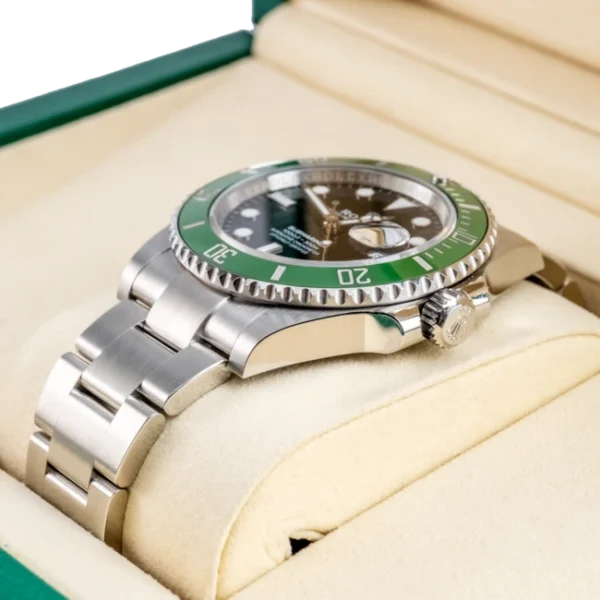 Right -126610LV MK2 Green Submariner