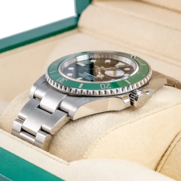 Right- 126610LV Green Submariner MK1