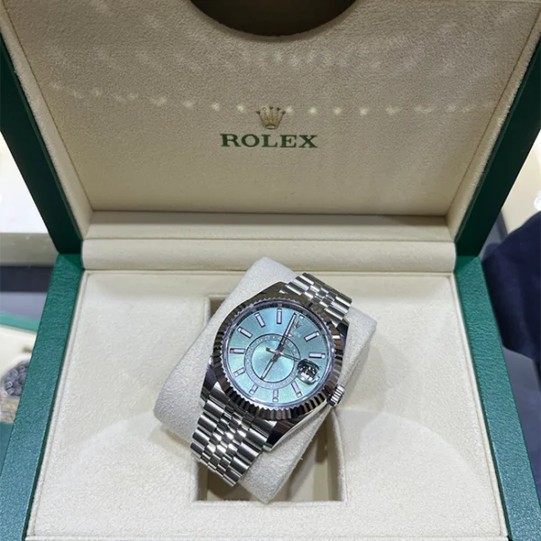 Rolex Sky Dweller Mint Green Dial Oystersteel and White Gold Jubilee 336934 - Fluted bezel - Top view