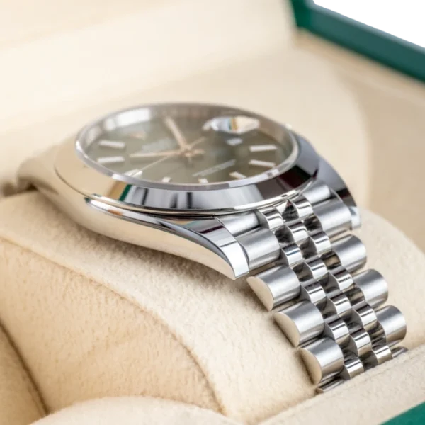 Left - 126300 Green datejust 41 Jubilee Smooth Bezel