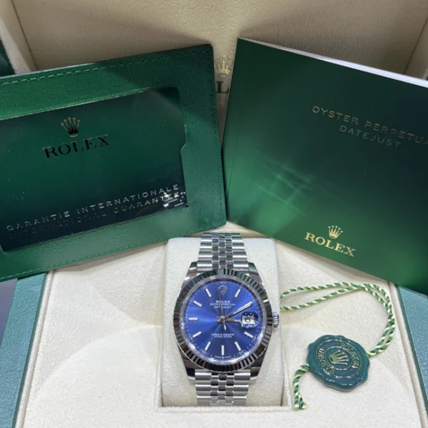 Rolex Datejust 41 Blue Dial Jubilee 126334 - 41mm Oystersteel Jubilee - Fluted Bezel - Full set