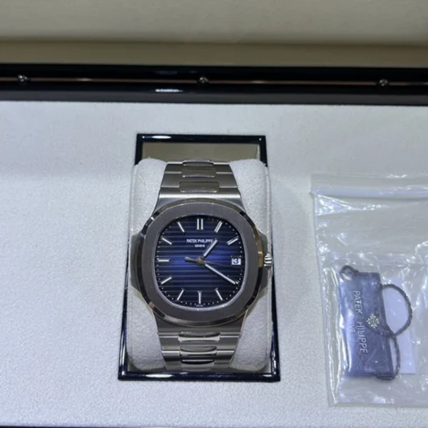 Patek Philippe Nautilus Blue Dial White Gold 5811:1G - Front look