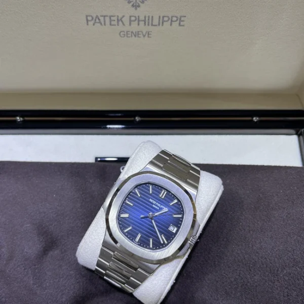 Patek Philippe Nautilus Blue Dial White Gold 5811:1G - Top view