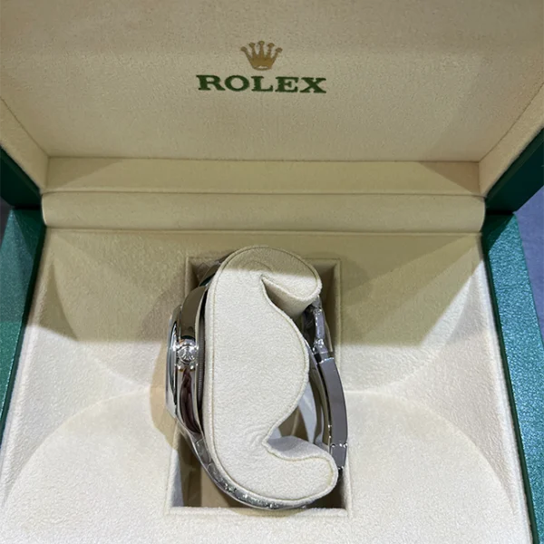 Rolex Oyster Perpetual 36 Green Dial Oystersteel 126000 - Crown