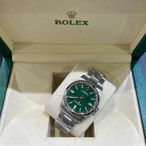 Rolex Oyster Perpetual 36 Green Dial Oystersteel 126000 - Top view