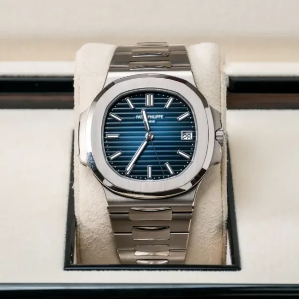 Patek Philippe Nautilus Blue Dial White Gold 5811/1G - Set time 1