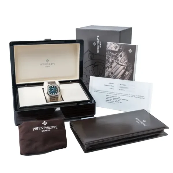 Patek Philippe Nautilus Blue Dial White Gold 5811/1G - Full set