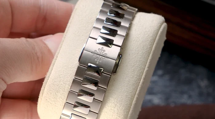 detailed view of patek philippe 5811 strap