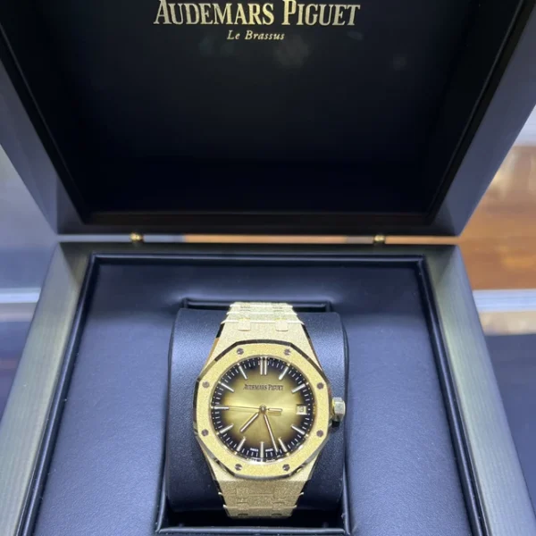 Audemars Piguet Royal Oak Frosted Gold Sunburst Dial 37 Yellow Gold 15550BA - Front look with box