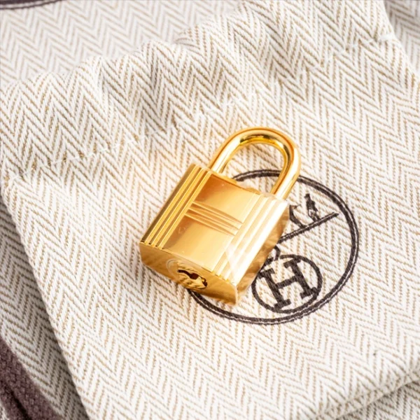 Hermès Picotin Lock 18 Black Clemence Gold Hardware - Lock