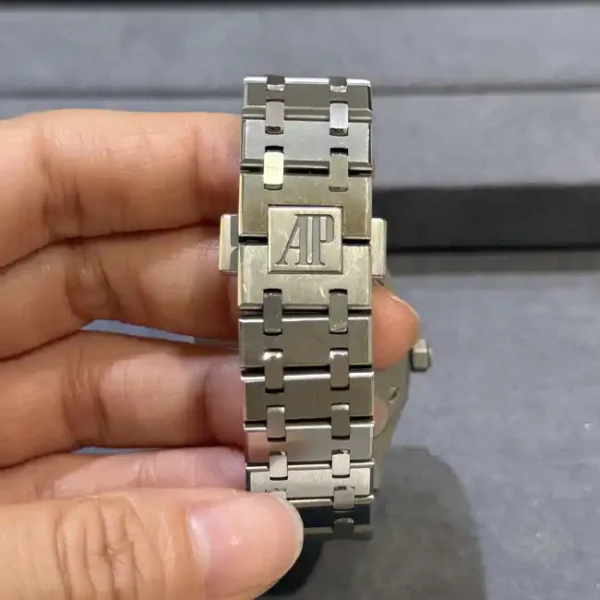 Audemars Piguet Royal Oak Quartz Silver Dial Diamond Bezel 67651ST.ZZ.1261ST.01 - Pre-Owned - Bracelet
