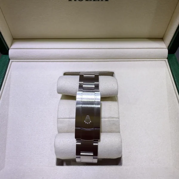 Rolex Oyster Perpetual 41 Black Dial 124300 - 2025 Unworn - Bracelet